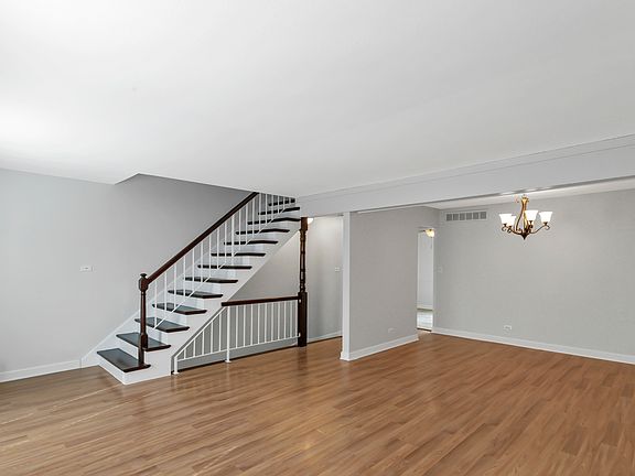 4th image of 1911 Williamsburg Dr