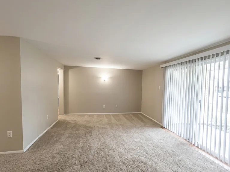 1404 Bradley Dr #B-213 — Photo 3