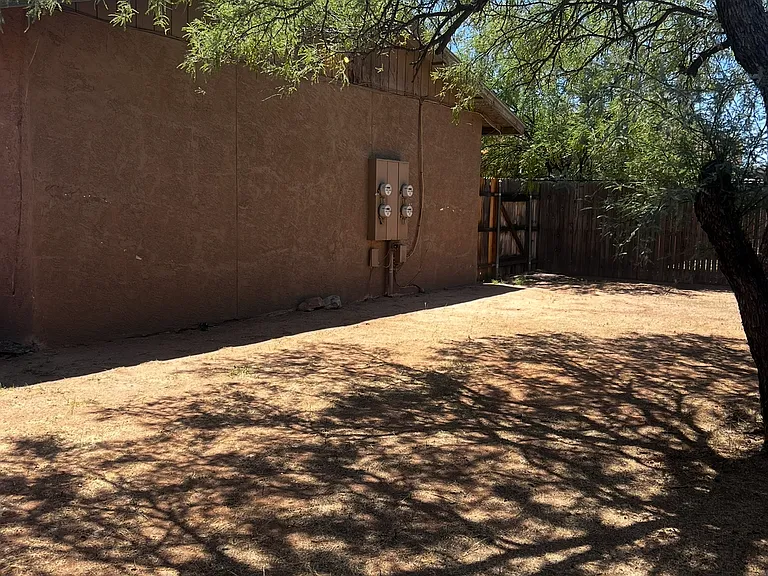 1921 N Madelyn Ave — Photo 24
