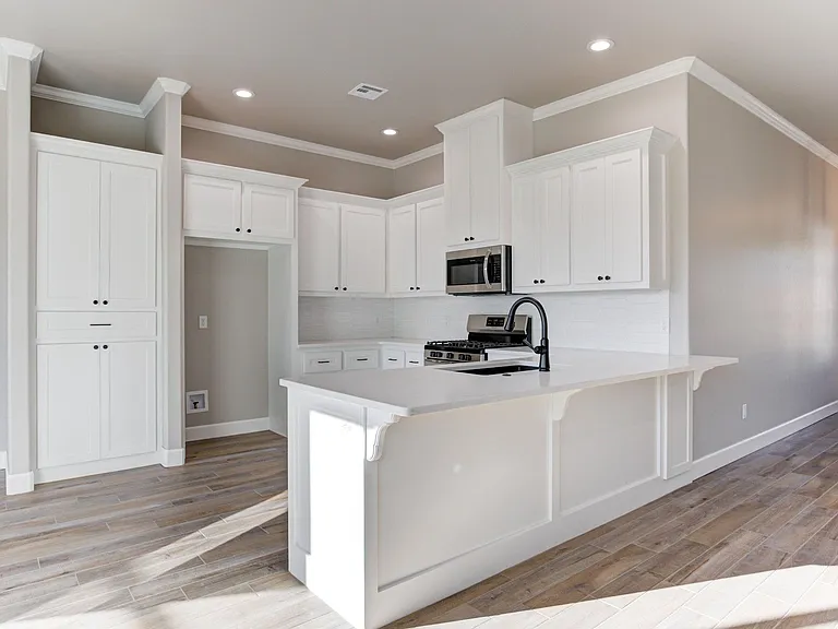 1811 Hollow Crest Ct — Photo 17