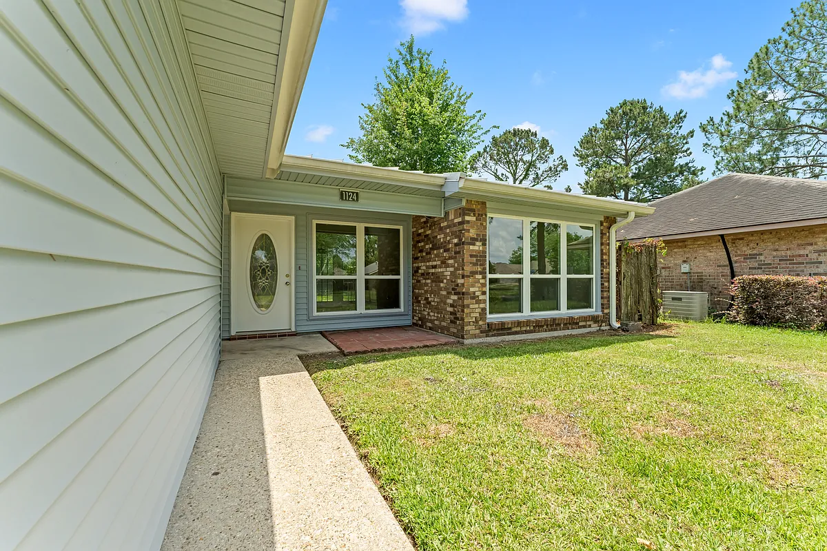 Building Photo - 1124 Woodhue Dr