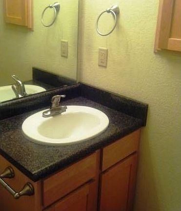 GUEST BATH 1ST FLOOR