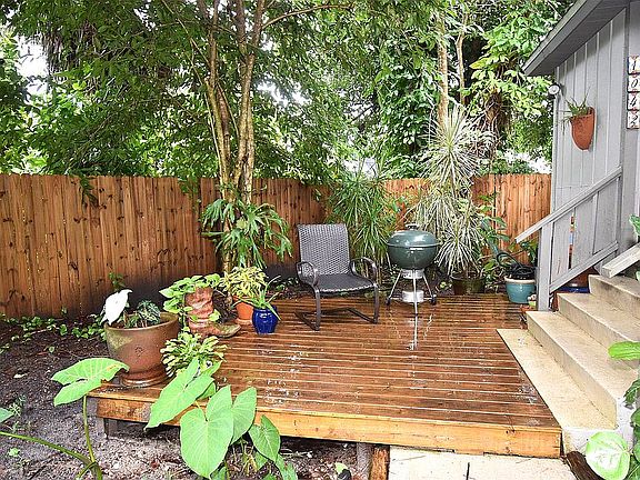 3rd image of 1042 Oak Forest Dr #6