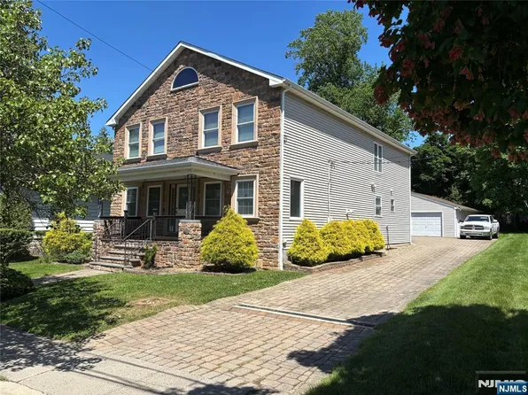 17 Garrett St, Cedar Grove, NJ 07009