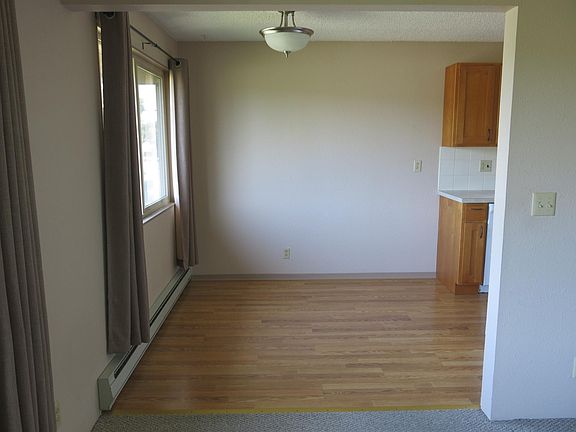 3rd image of 1521 N B St APT 8
