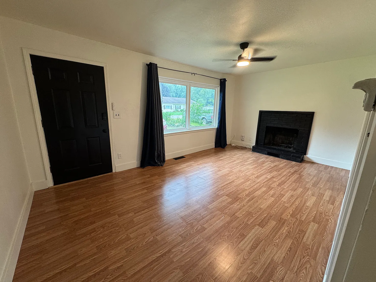2 bed, 704 sqft, $1,384 — Photo 4