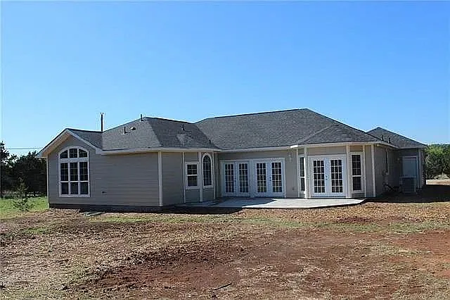 4 bed, 2.5 bath, 2452 sqft, $2,450 — Photo 2