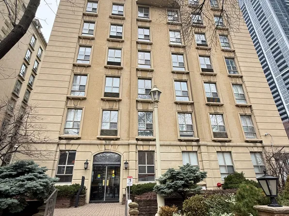 88 Charles St E, Toronto, ON