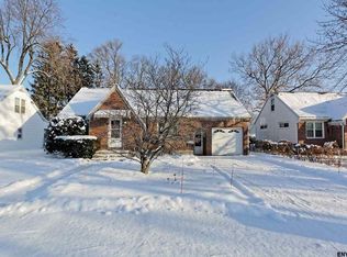 1036 Bill Rd, Schenectady, NY 12303