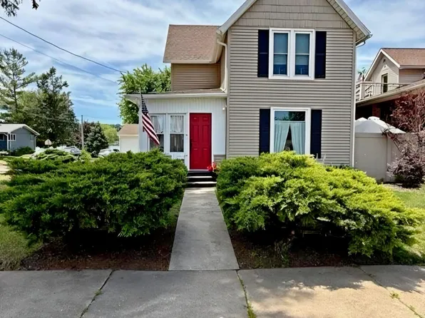 616 Elk St, Sabula, IA 52070