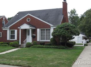 2051 Stanhope St, Grosse Pointe Woods, MI 48236