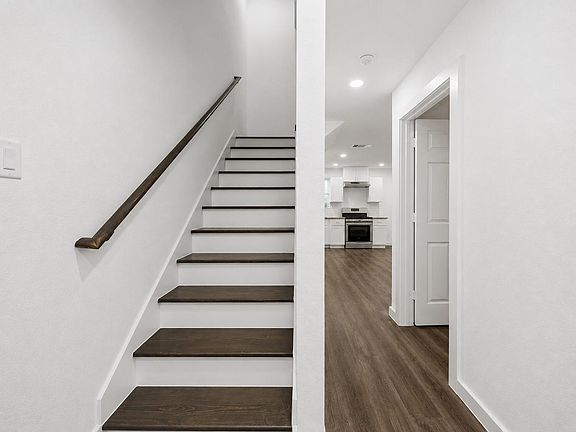4th image of 1056 N Lane Cir #A