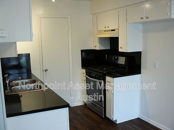 4th image of 805 Sussex Dr