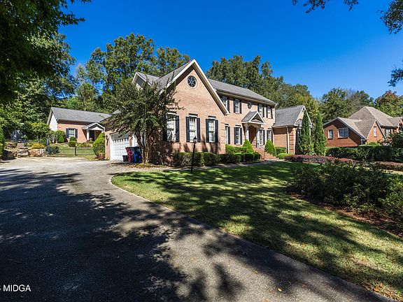 2nd image of 113 Treyburne Way