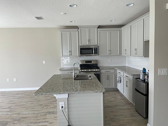 3rd image of 230 Cedar Bark Ln