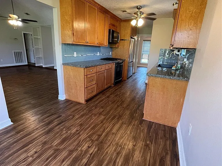 16510 Oxnard Ln — Photo 27