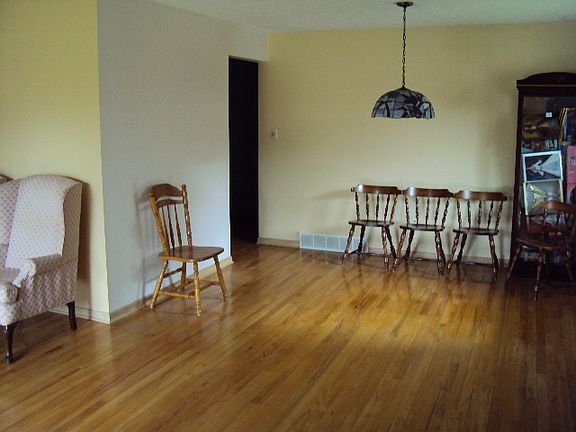 3rd image of 5695 Essex Dr