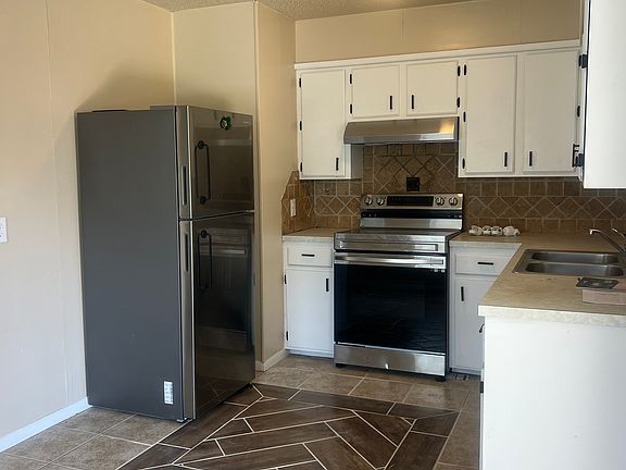 2nd image of 608 NW Lane St