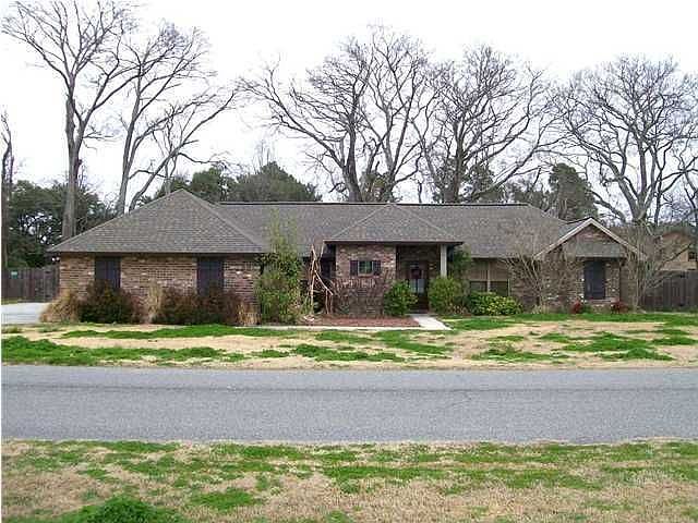 1st image of 110 Fox Trot Ln