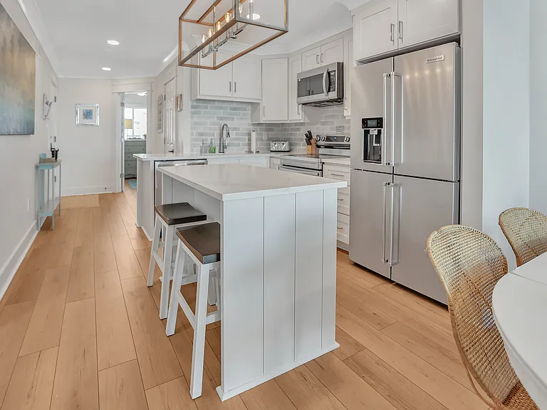 101 W 1st St #B3 — Photo 2