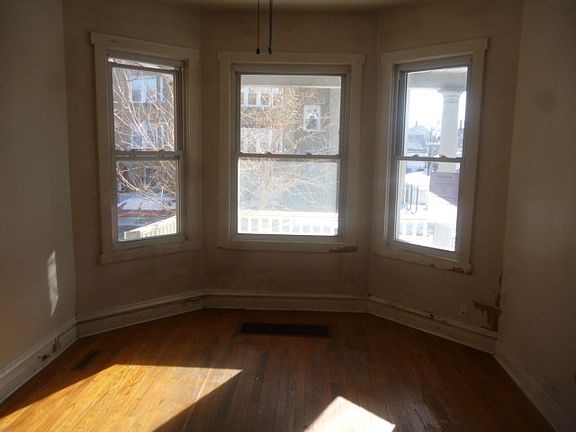 2nd image of 3638 W Shakespeare Ave
