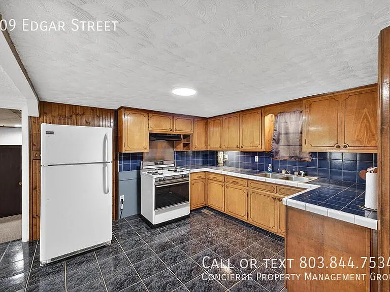 209 Edgar St — Photo 9