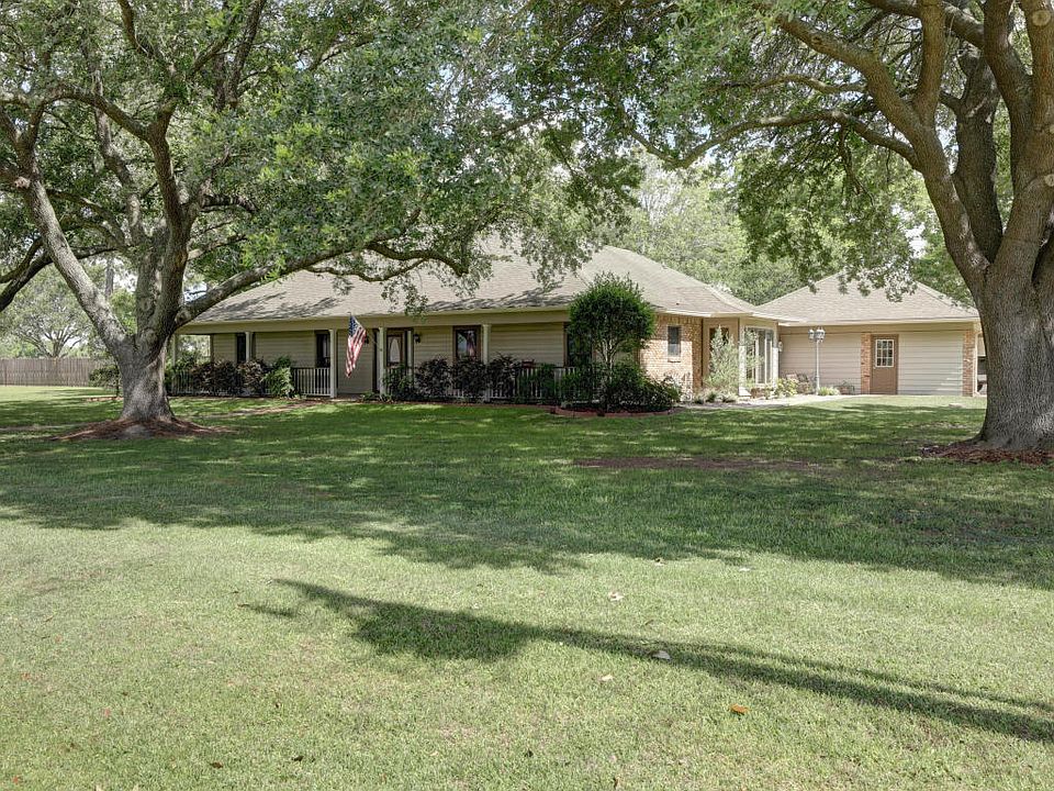 1st image of 200 Countryview Dr