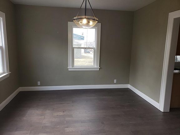4th image of 117 N Saint Louis Blvd