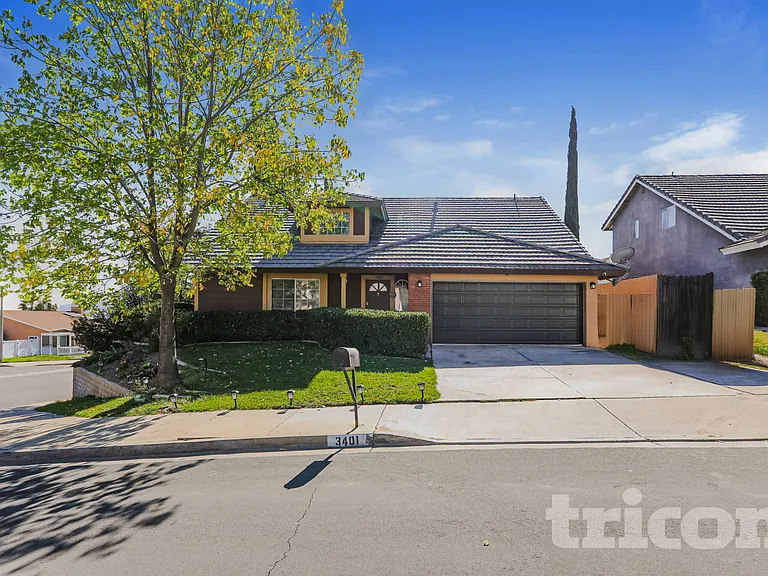 3401 Spruce St — Photo 1