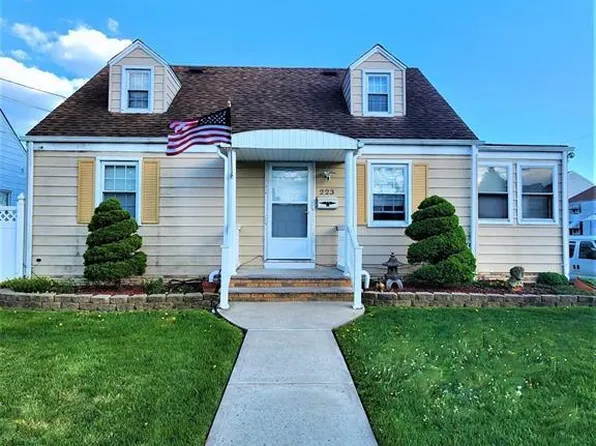 223 Bergen St, Woodbridge, NJ 07095