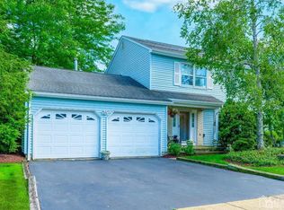 8 Kings Rd, Dayton, NJ 08810