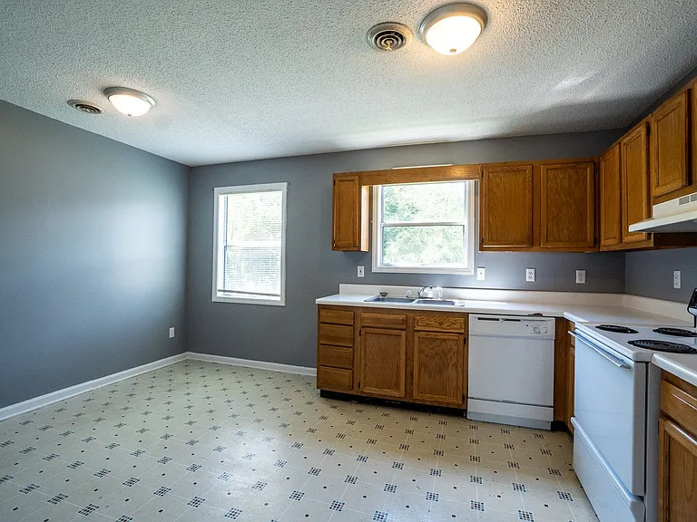 360 Britton Ave — Photo 10