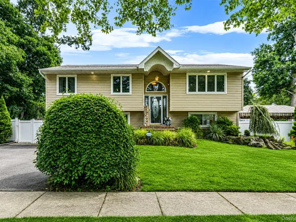 12 Alice Lane, Commack, NY 11725