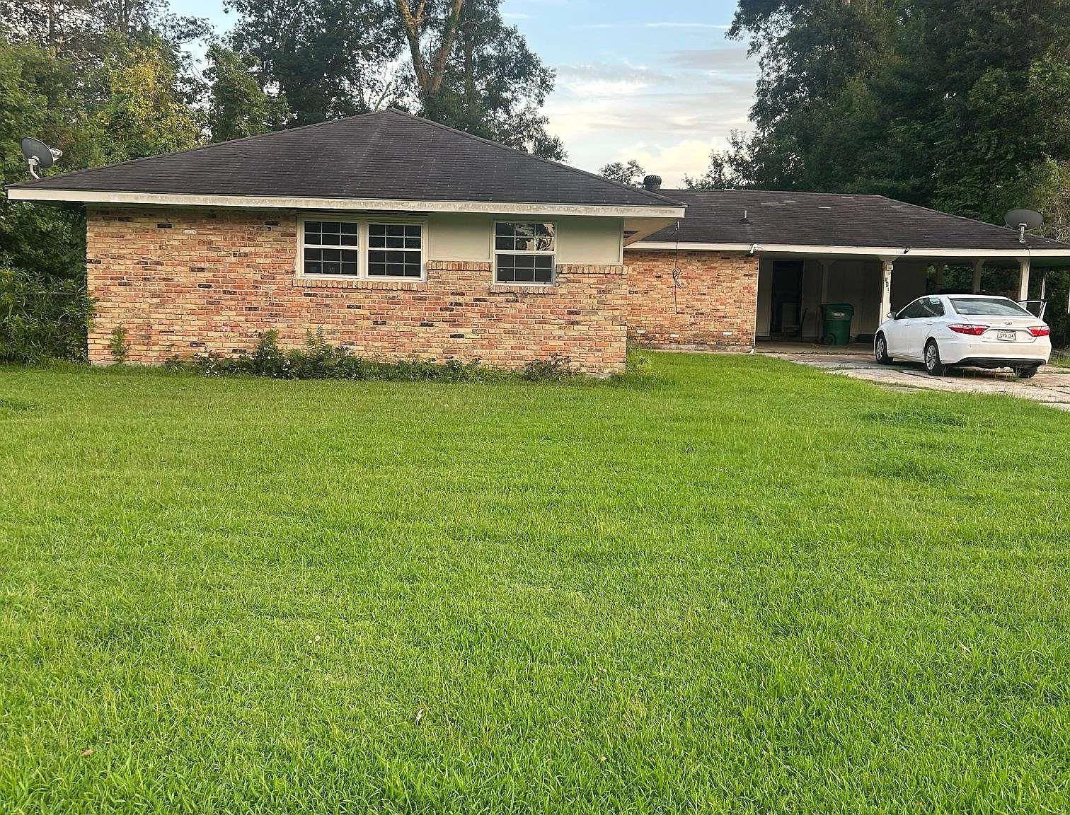 3 bed, 1250 sqft, $1,400 — Photo 1