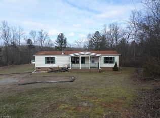 210 Red Oak Ln, North Wilkesboro, NC 28659