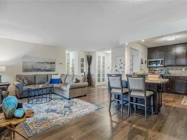 500 Green Rd #1701, Hamilton, ON L8E 3M6