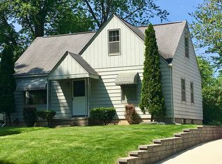 162 S Roslyn Rd, Waterford, MI 48328