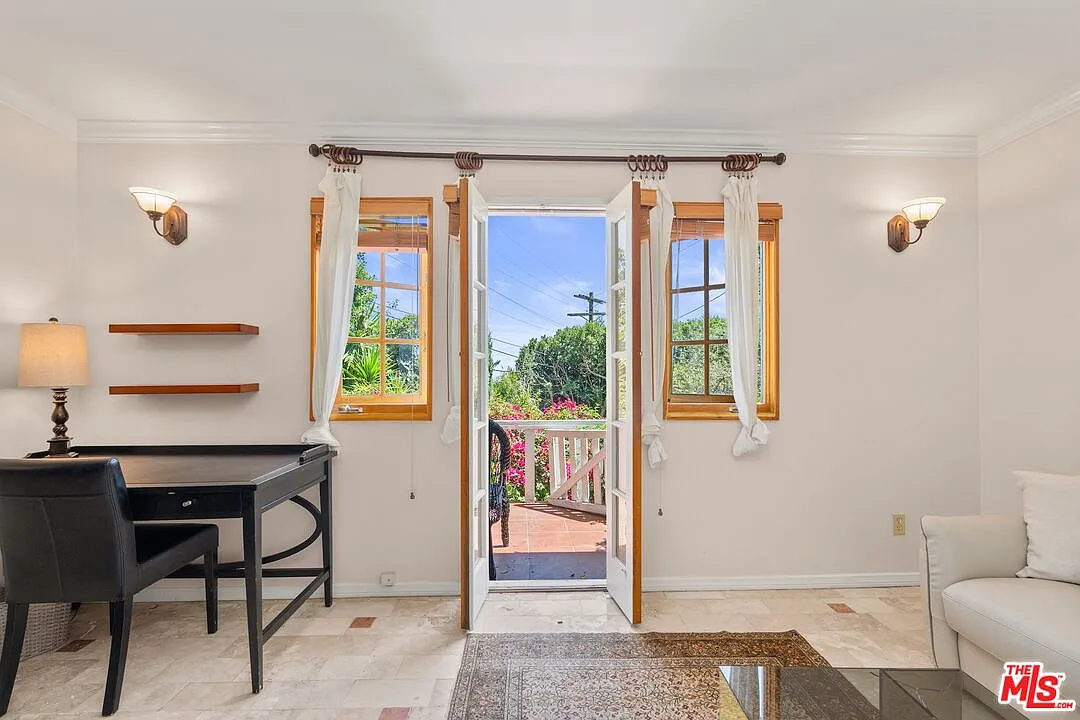1 bed, 1.0 bath, 698 sqft, $5,500 — Photo 3