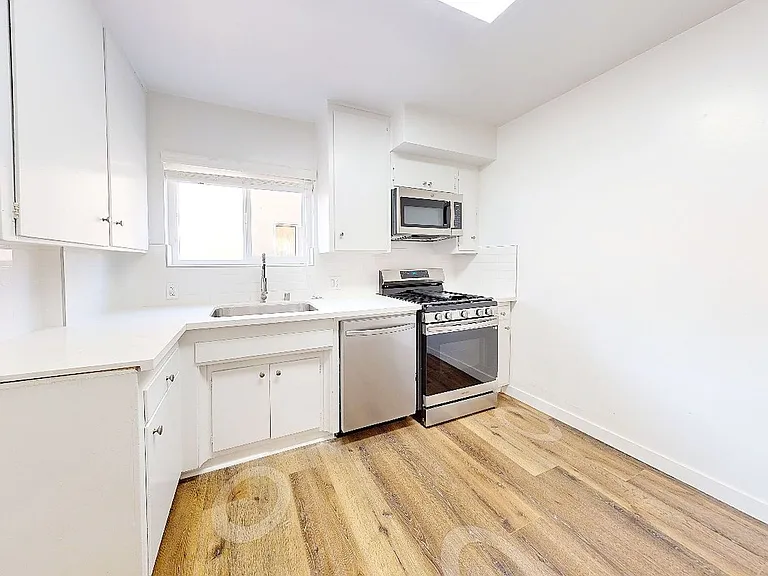1815 N. Harvard Blvd — Photo 24
