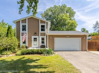3068 Seebaldt Ave, Waterford, MI 48329