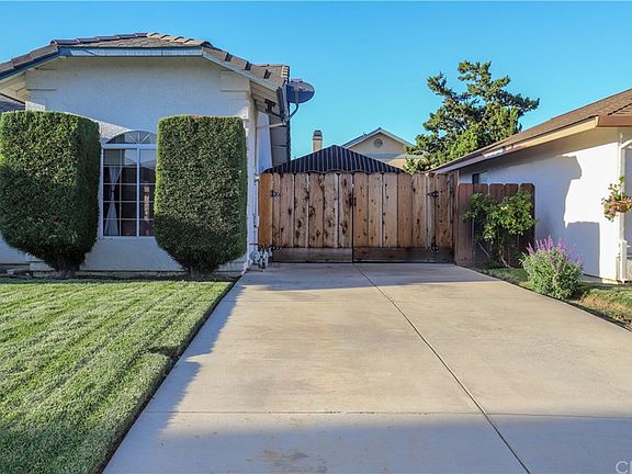 2nd image of 2321 Andrews Pl