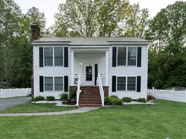 9630 Lost Forest Dr, North Chesterfield, VA 23237