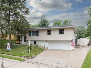 4738 Western Ave, Davenport, IA 52806