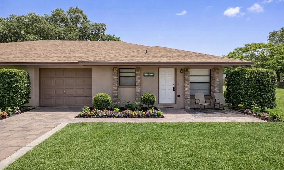 3 bed, 1223 sqft, $1,900 — Photo 1