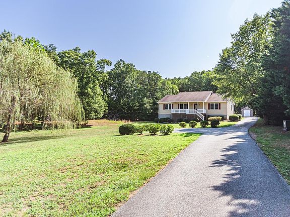3rd image of 404 Courtland Dr