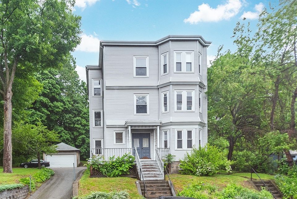 1st image of 52 Paul Gore St