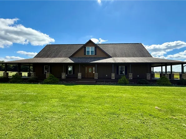 1666 District Rd, Fredonia, PA 16124