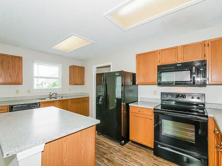2282 Shadowbrook Dr — Photo 9