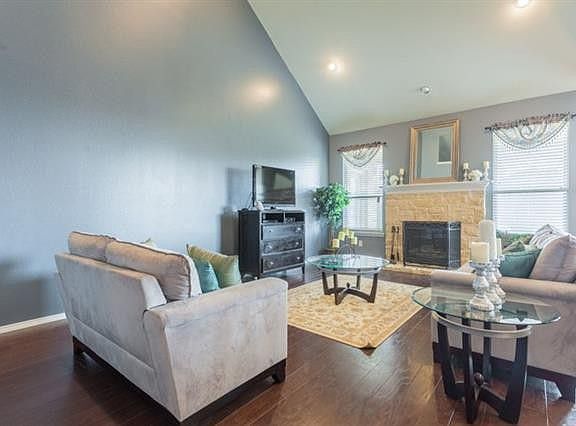 5th image of 1311 Hidden Valley Dr