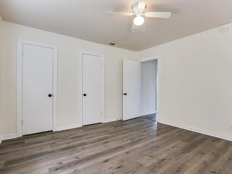 1921 W Avenue J — Photo 14